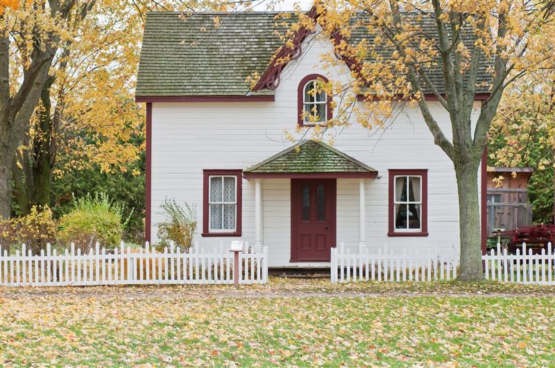 Better to Sell or Buy House in Spring or Fall?